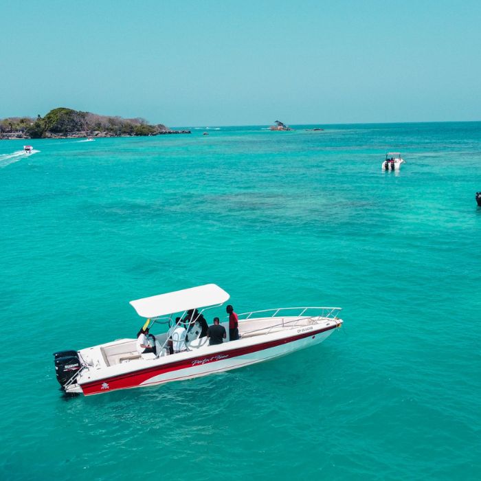 RECORRIDO ISLA EN BOTE DEPORTIVO 28 PIES