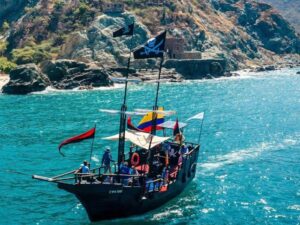 TRAVESÍA EN BARCO PIRATA