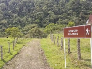 SENDERO DEL INDIO Y CASCADA NEGRA